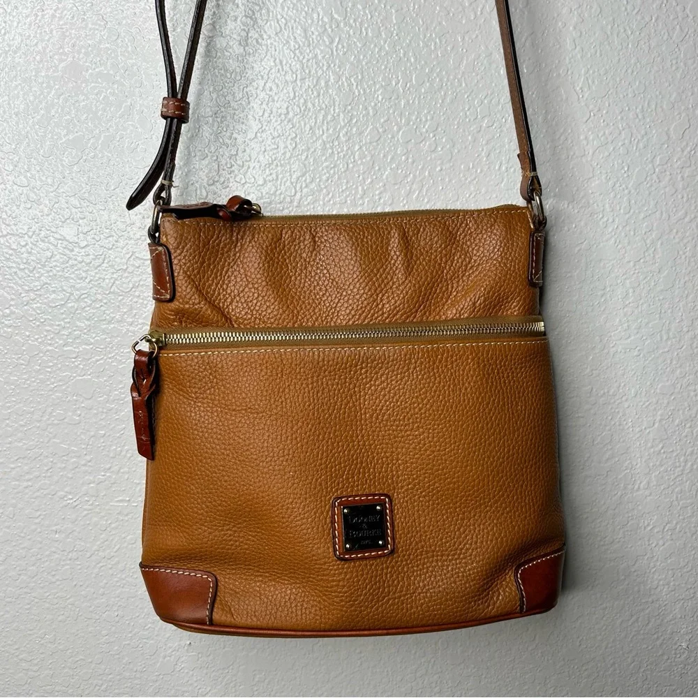 Dooney and Bourke pebble crossbody bag - Picture 3 of 7